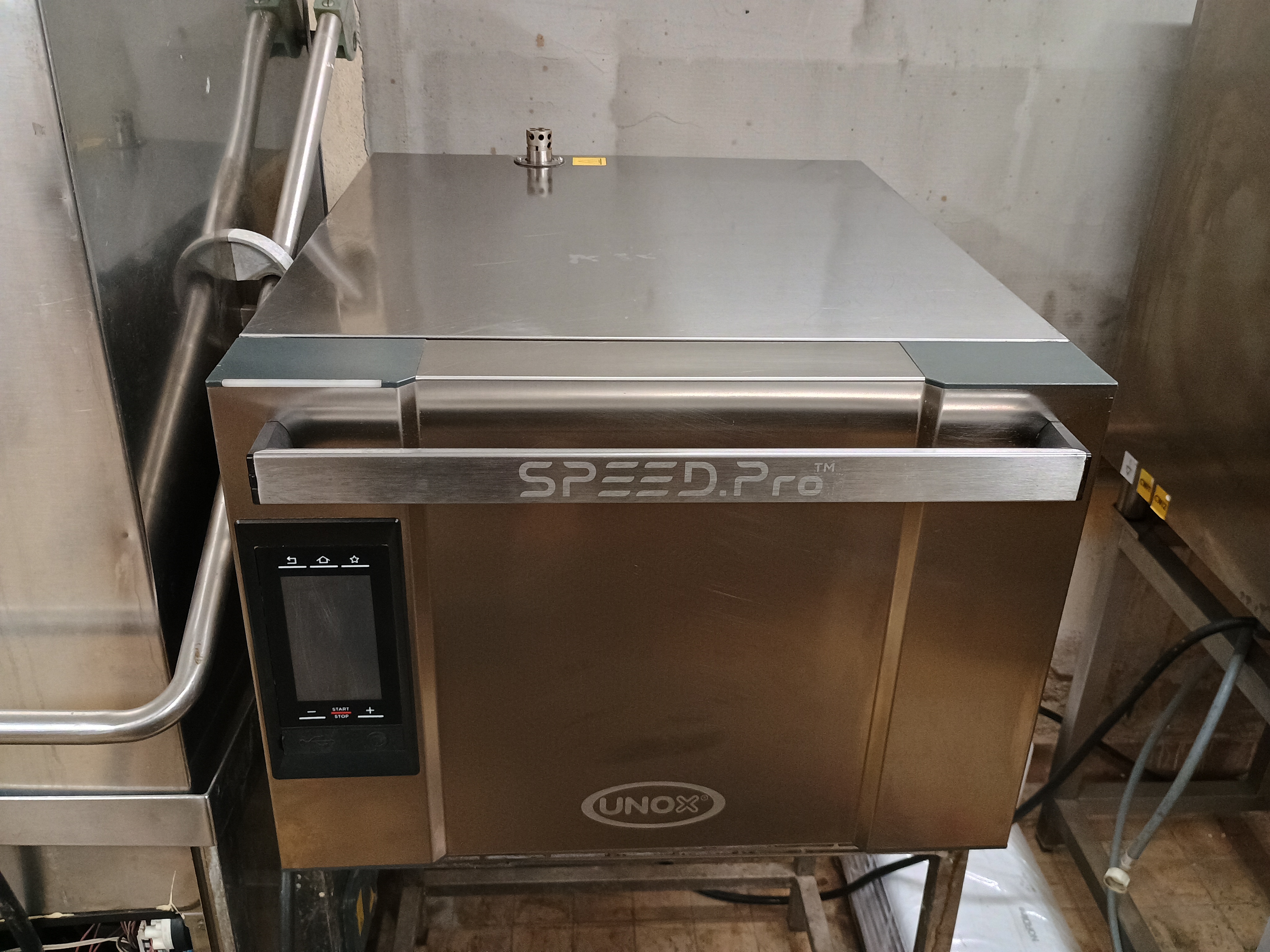 Vysokorychlostní trouba UNOX SpeedPro, 4 měsíce v provozu