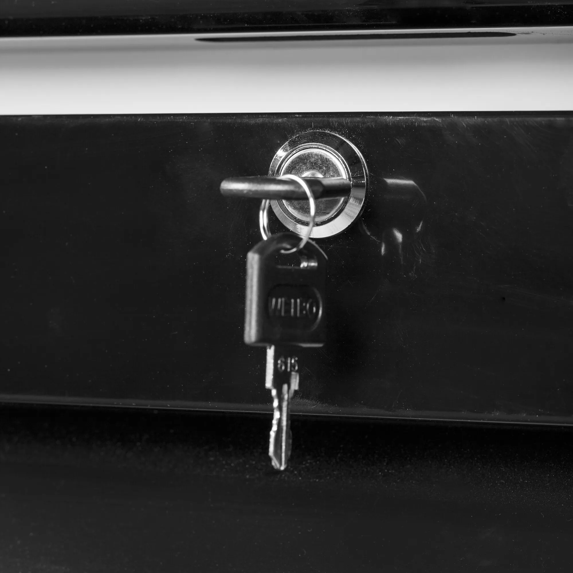 Mrazicí skříň Tefcold LGF 7500 B, prosklené dveře